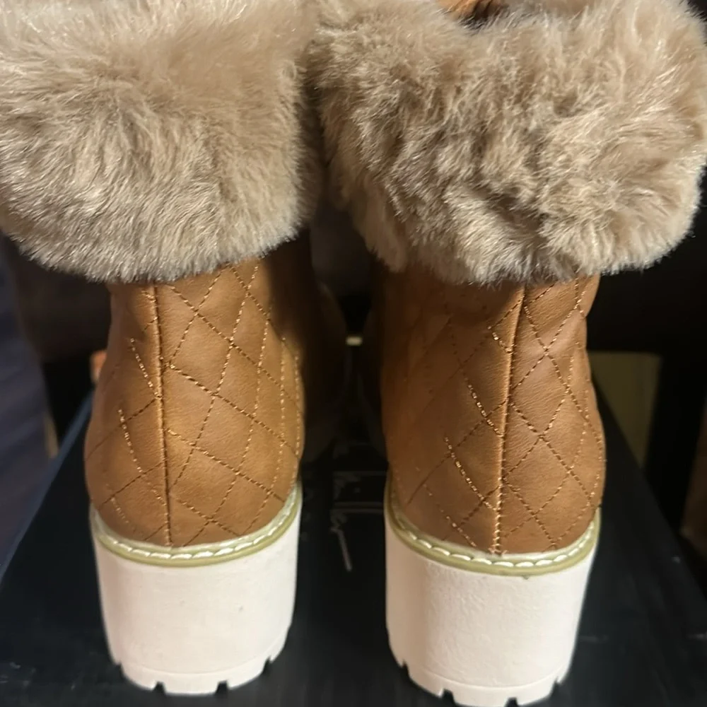NICOLE MILLER LATTE-YO BOOTS: TAN NUBUCK: NEW IN BOX: SIZE 5